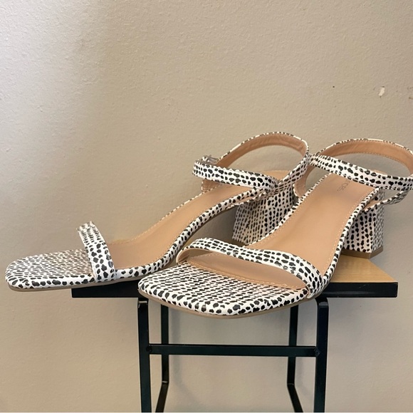 Maurice’s Domination Black & White Patterned Block Heels Size 9.5 - Picture 2 of 16
